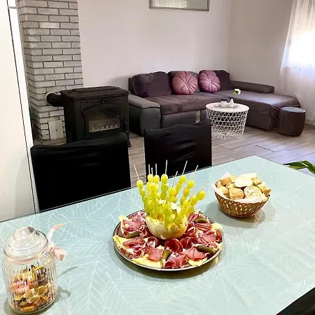 Dama * Каштела